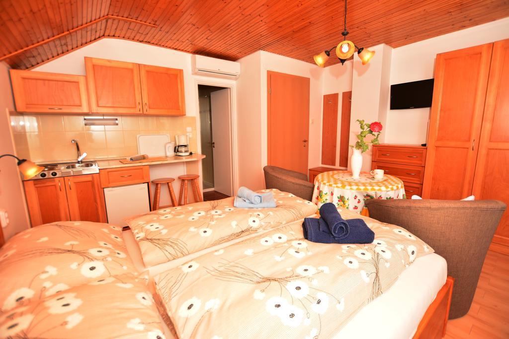 Virágoskert Apartman Heviz Quarto foto