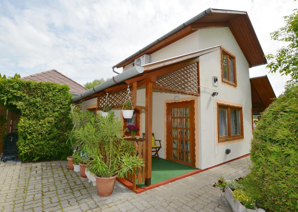 Virágoskert Apartman Heviz Exterior foto