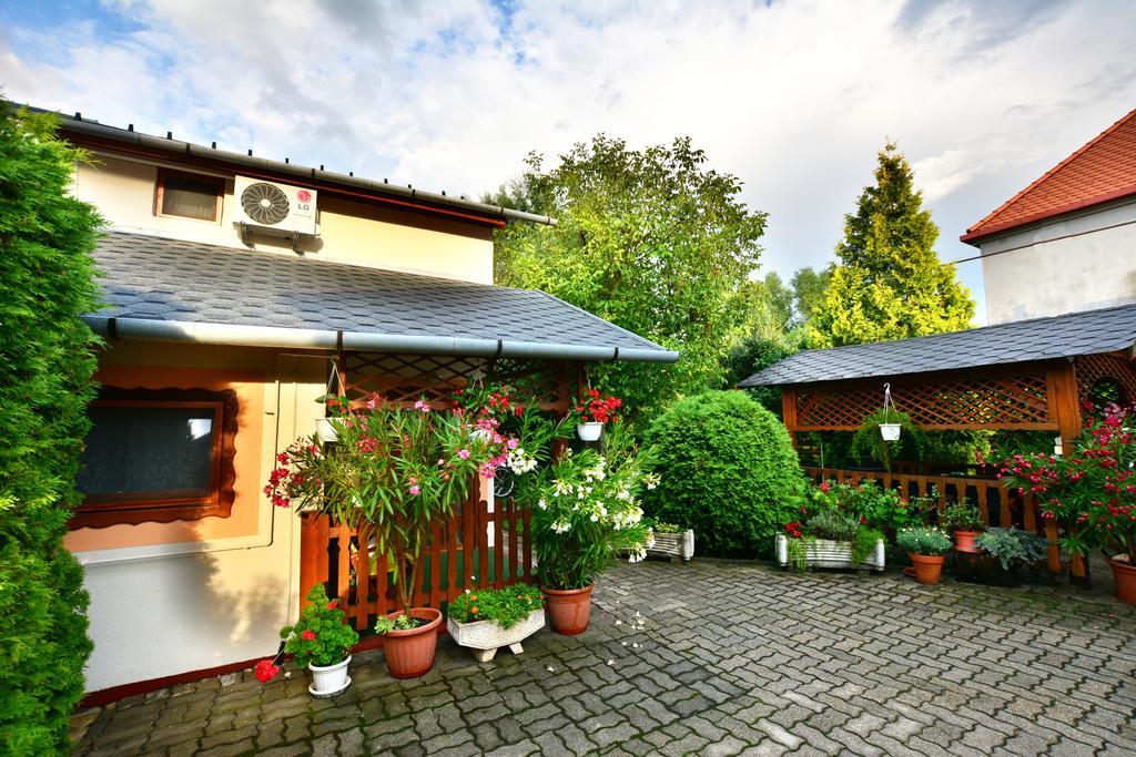 Virágoskert Apartman Heviz Quarto foto