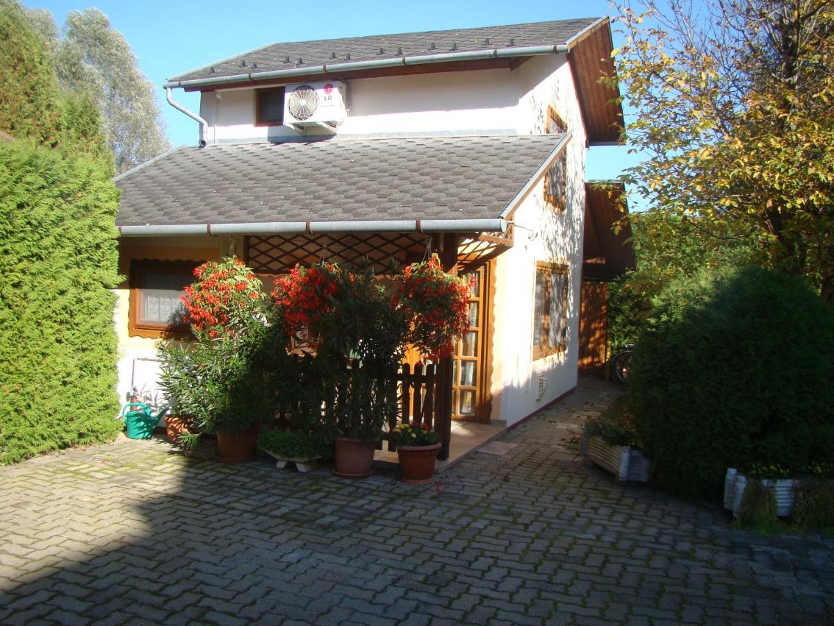 Virágoskert Apartman Heviz Exterior foto